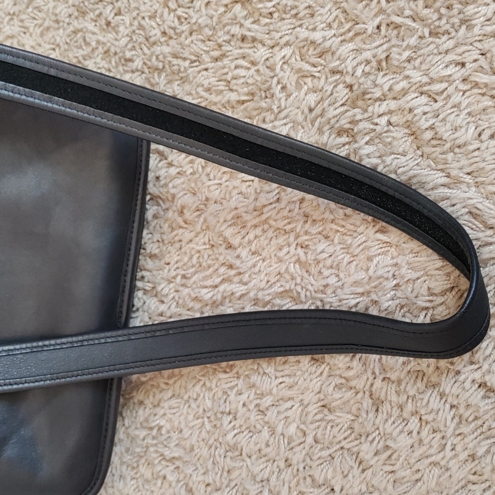 Classic Black Leather Shoulder Bag with Gold Hardware - Picture 13 of 13